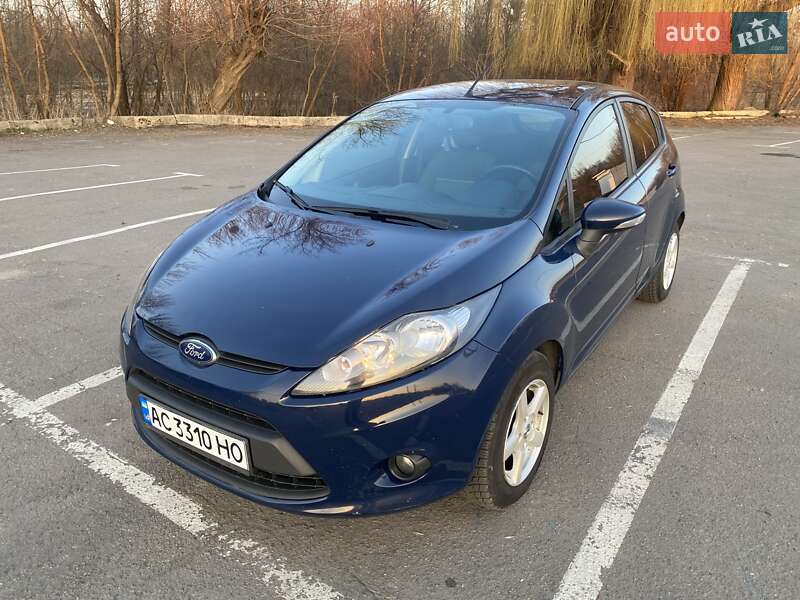 Хетчбек Ford Fiesta 2011 в 
