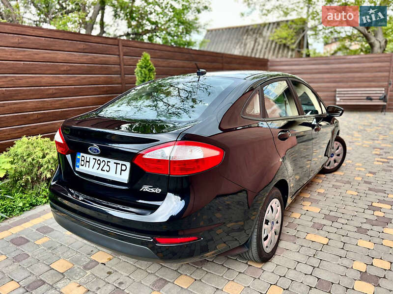 Седан Ford Fiesta 2016 в Гнівані