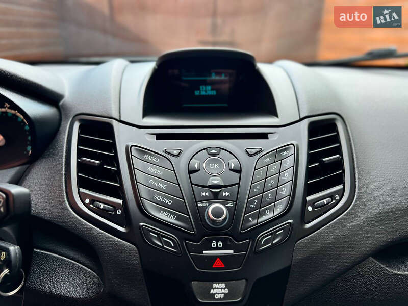 Седан Ford Fiesta 2016 в Гнівані