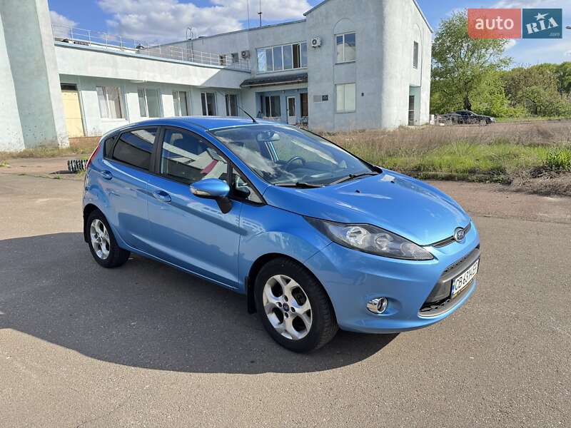 Хэтчбек Ford Fiesta 2011 в 
