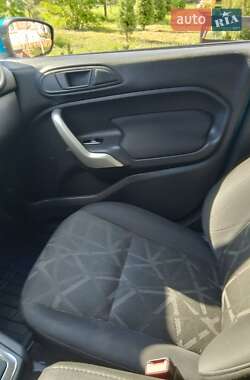 Седан Ford Fiesta 2013 в 