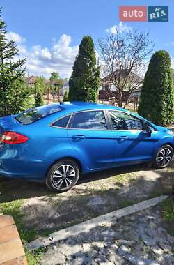Седан Ford Fiesta 2013 в 