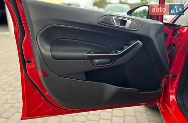 Хэтчбек Ford Fiesta 2016 в 