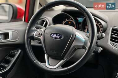 Хэтчбек Ford Fiesta 2016 в 