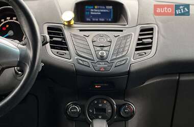 Хэтчбек Ford Fiesta 2016 в 