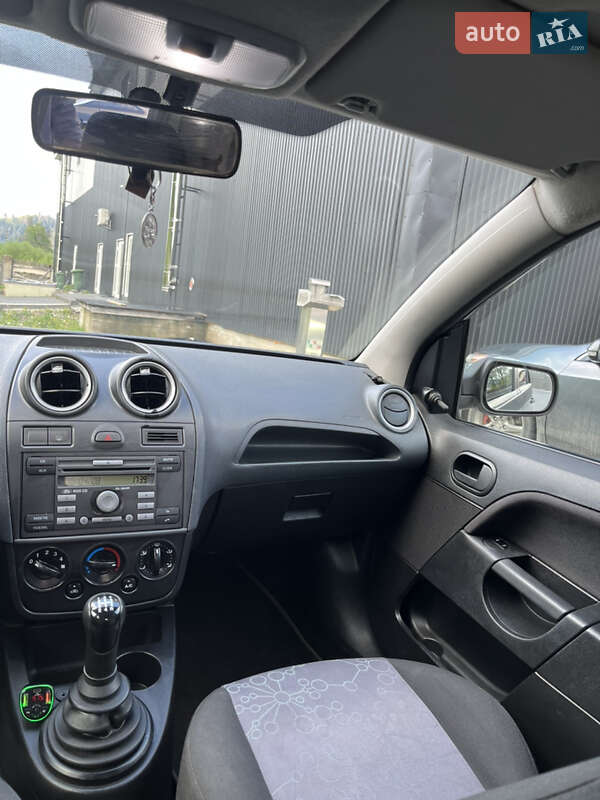 Хэтчбек Ford Fiesta 2008 в Межгорье