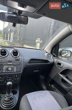 Хэтчбек Ford Fiesta 2008 в 