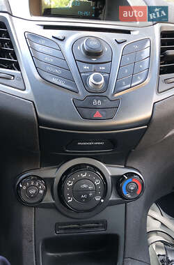 Хэтчбек Ford Fiesta 2014 в 