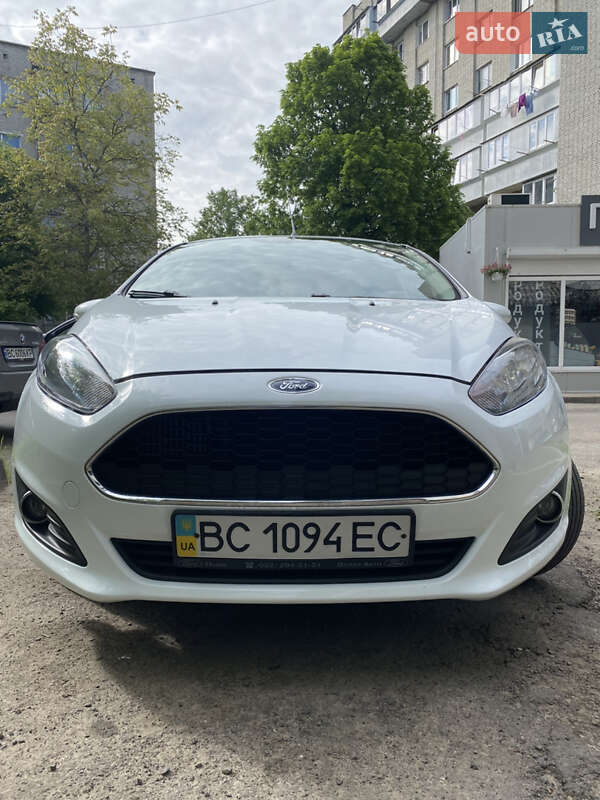 Хэтчбек Ford Fiesta 2016 в 