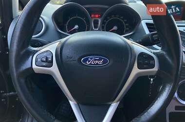 Хетчбек Ford Fiesta 2010 в 