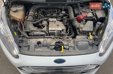 Хэтчбек Ford Fiesta 2015 в 