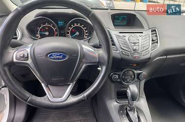 Хэтчбек Ford Fiesta 2015 в 