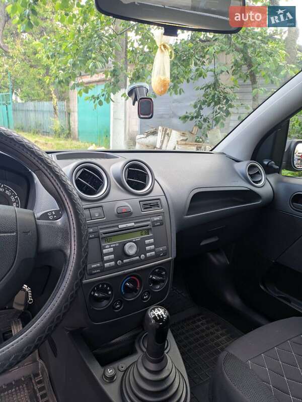 Хэтчбек Ford Fiesta 2008 в Запорожье