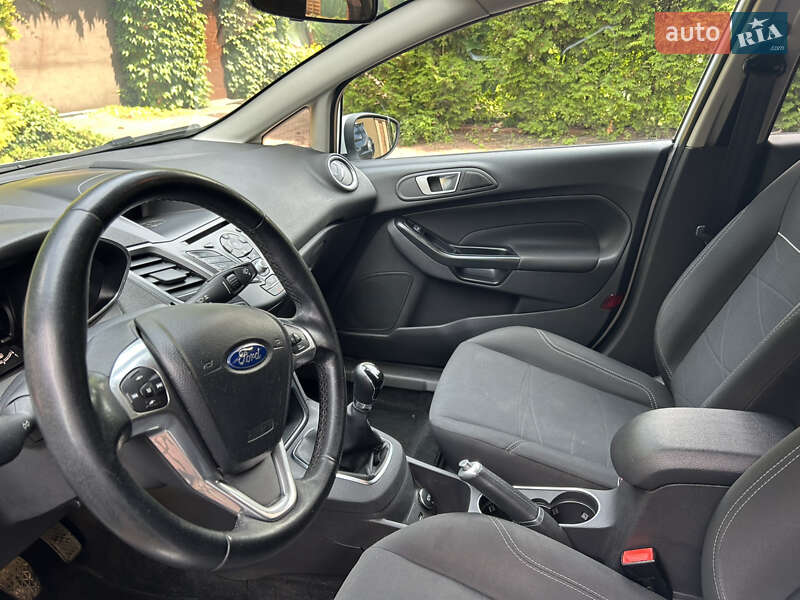 Хэтчбек Ford Fiesta 2015 в Киеве