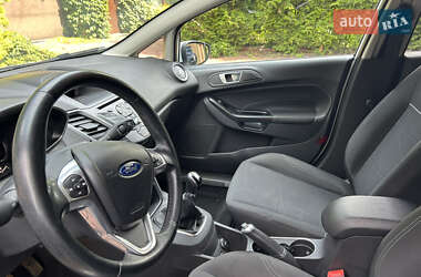 Хэтчбек Ford Fiesta 2015 в 