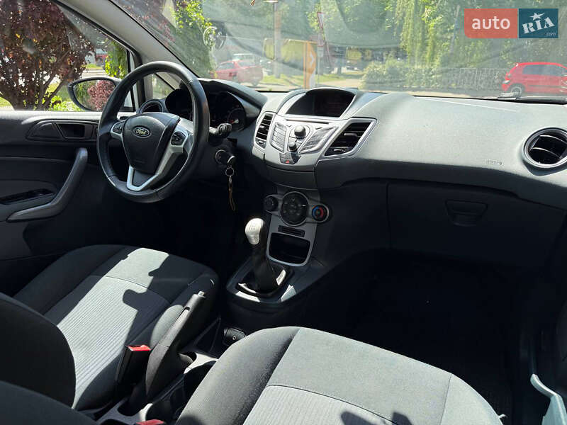 Хэтчбек Ford Fiesta 2010 в Днепре