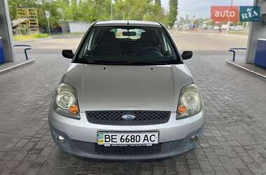 Хетчбек Ford Fiesta 2005 в 