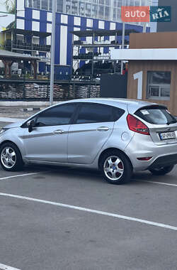 Хэтчбек Ford Fiesta 2011 в 