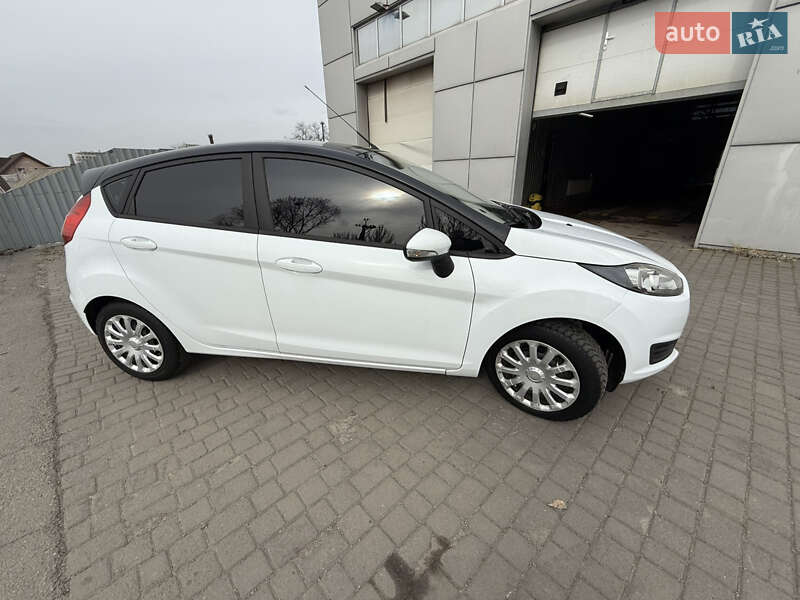 Хетчбек Ford Fiesta 2017 в Дніпрі
