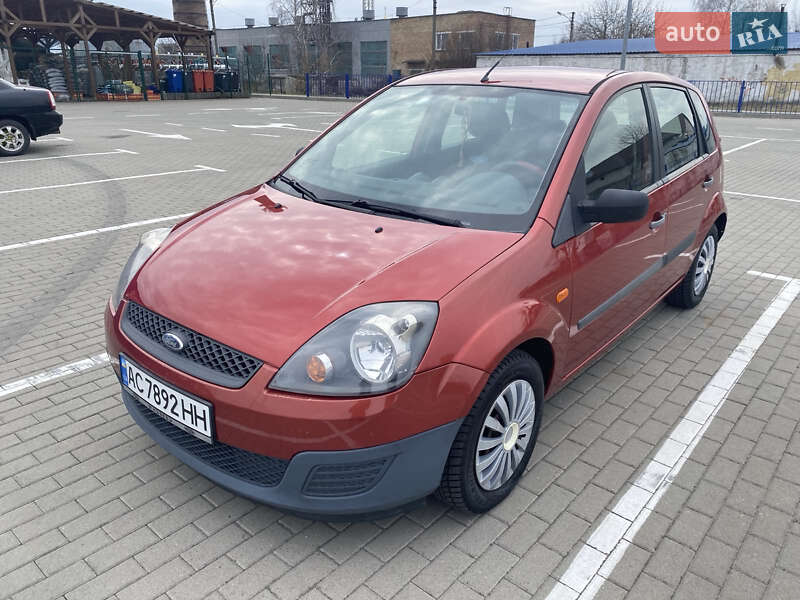 Хэтчбек Ford Fiesta 2006 в 
