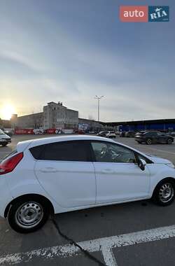 Седан Ford Fiesta 2012 в 