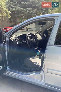 Хэтчбек Ford Fiesta 2006 в 