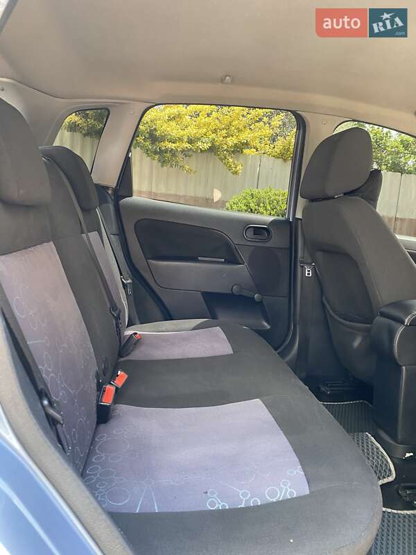 Хэтчбек Ford Fiesta 2006 в Никополе