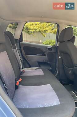 Хэтчбек Ford Fiesta 2006 в 