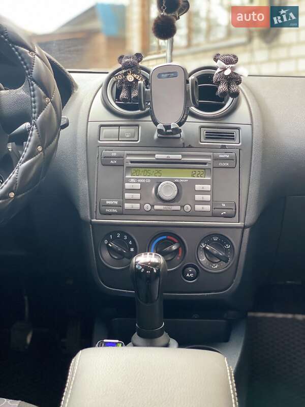Хэтчбек Ford Fiesta 2006 в Никополе