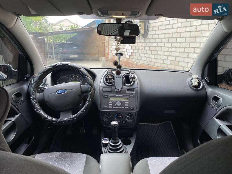 Хэтчбек Ford Fiesta 2006 в Никополе