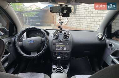 Хэтчбек Ford Fiesta 2006 в 