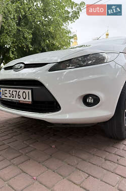 Хетчбек Ford Fiesta 2012 в 