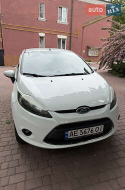 Хетчбек Ford Fiesta 2012 в 