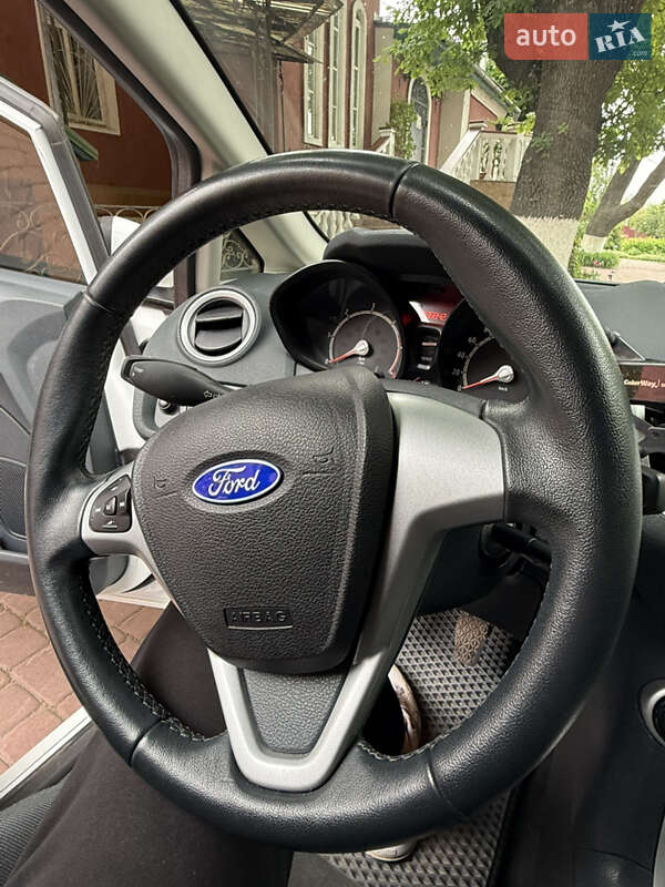Хетчбек Ford Fiesta 2012 в Дніпрі