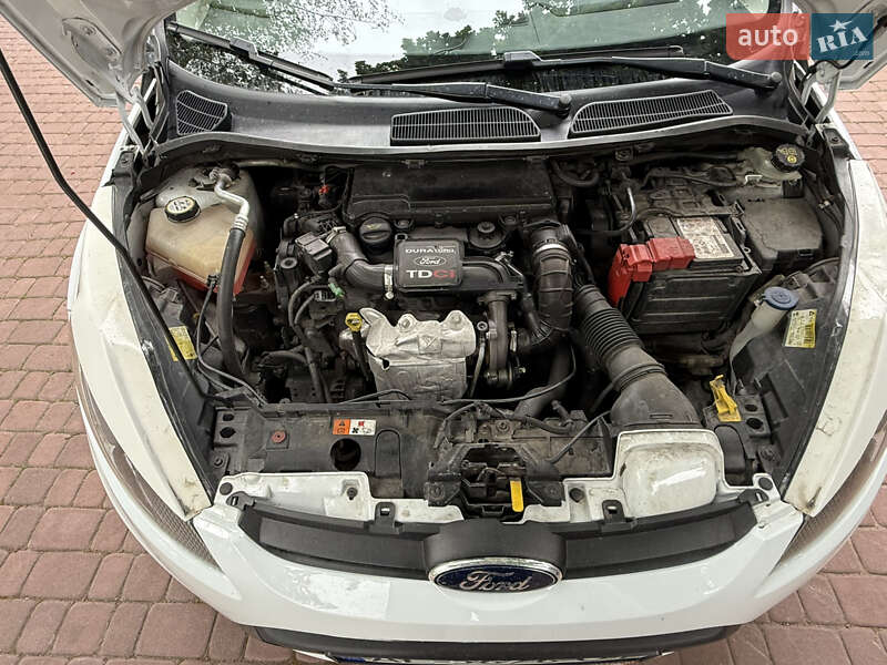 Хетчбек Ford Fiesta 2012 в Дніпрі