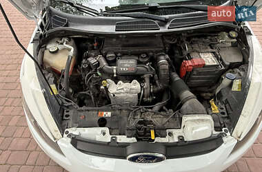 Хетчбек Ford Fiesta 2012 в 