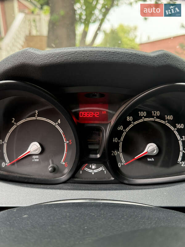 Хетчбек Ford Fiesta 2012 в Дніпрі