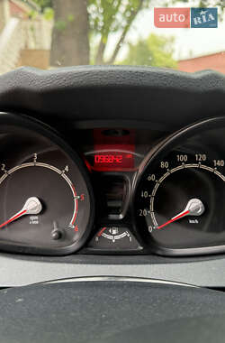 Хетчбек Ford Fiesta 2012 в 