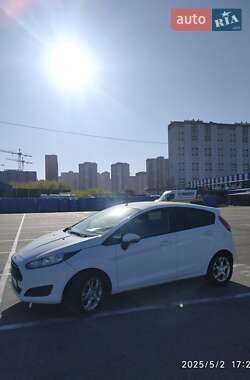Хэтчбек Ford Fiesta 2015 в 