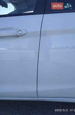 Хэтчбек Ford Fiesta 2015 в 