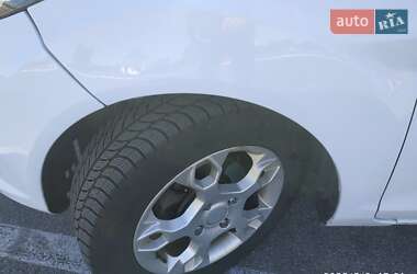 Хэтчбек Ford Fiesta 2015 в 