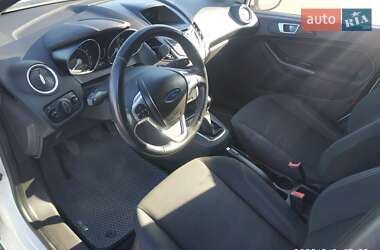 Хэтчбек Ford Fiesta 2015 в 