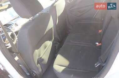 Хэтчбек Ford Fiesta 2015 в 