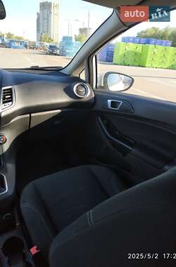 Хэтчбек Ford Fiesta 2015 в 