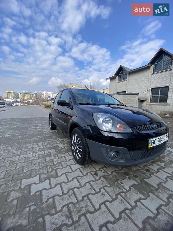 Хэтчбек Ford Fiesta 2008 в Львове