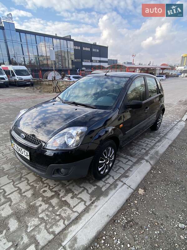 Хэтчбек Ford Fiesta 2008 в Львове
