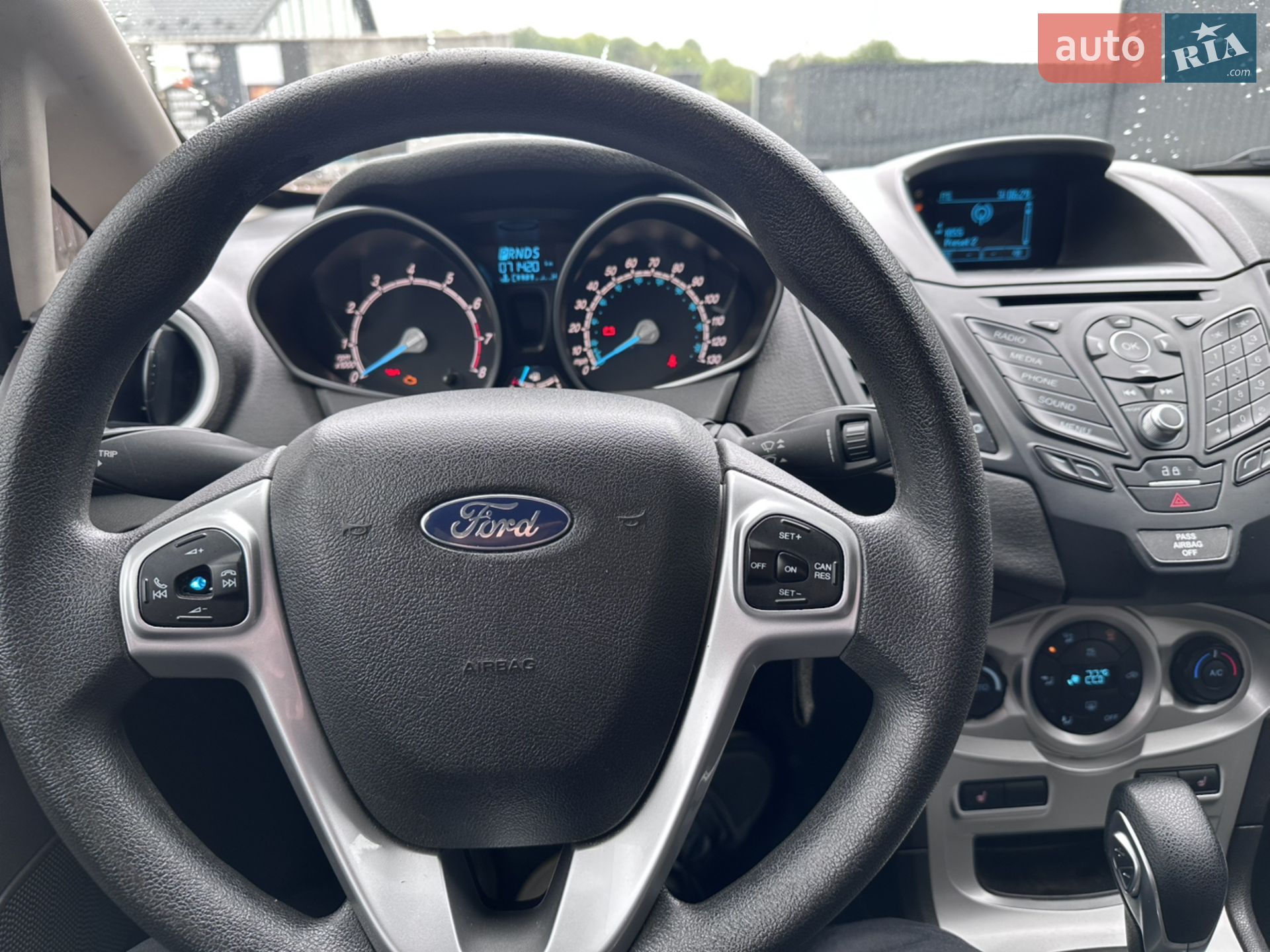 2017 Ford Fiesta - мініатюра 12