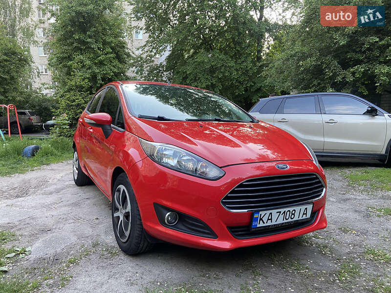 Хетчбек Ford Fiesta 2015 в 