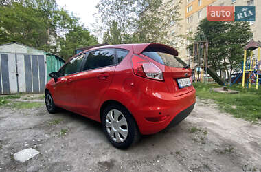 Хетчбек Ford Fiesta 2015 в 