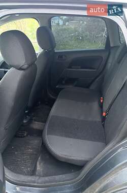 Хэтчбек Ford Fiesta 2006 в 
